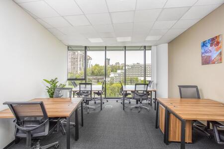 Повністю готовий офіс для 5 осіб у Regus IQ Centre