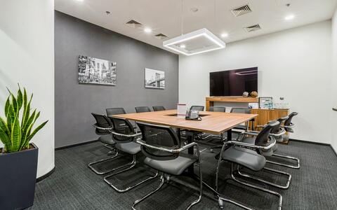 Сучасний офіс відкритого планування для 10 осіб у Regus IQ Centre