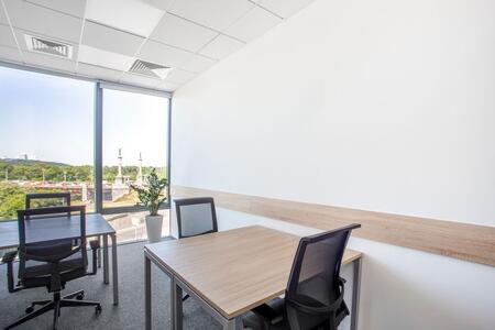 Приватний офіс для однієї особи в Regus Silver Breeze