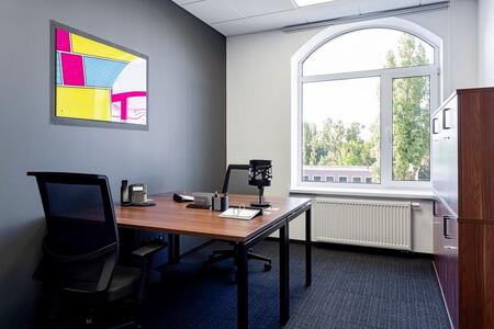 Приватний офіс для однієї особи в Regus Forum West Side