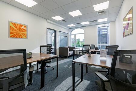 Повністю готовий офіс для 5 осіб у Regus Forum West Side