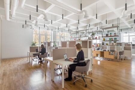 Оренда коворкінгу у Spaces Maidan Plaza