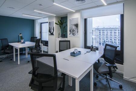 Все включено: професійний офіс для 4 осіб у Spaces Maidan Plaza