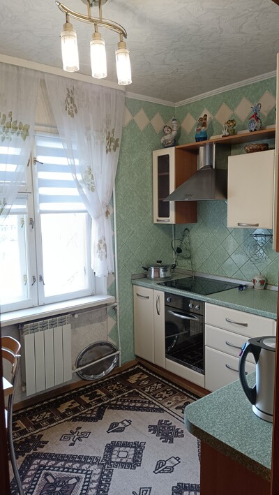 Здається  довгостроково 3 кім. квартира біля ліцею вул. Ревуцького 13