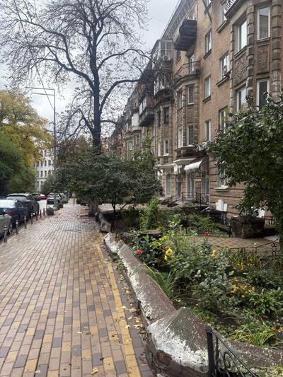 Продам 1-к квартиру Київ, Голосіївський, Микільсько-Ботанічна вул., 7/9