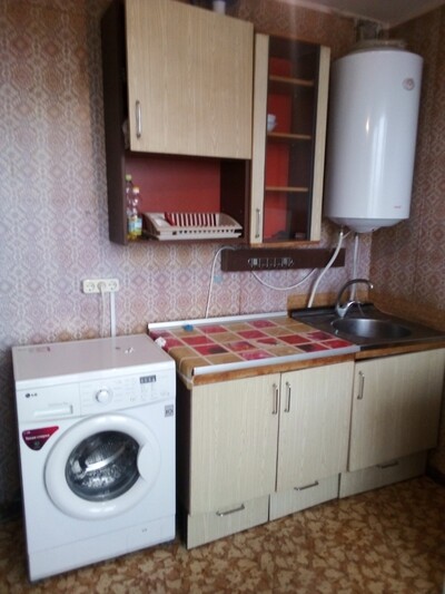 Здам 1к.Русанівка,бул.Шамо(Давидова)10, м.Лівобережна.Видова. У будинку є генератор,опалення.