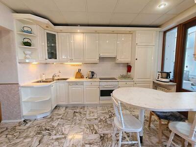 Здам довгостроково 3-к квартиру Київ, Печерський, Лесі Українки бульв., 21а