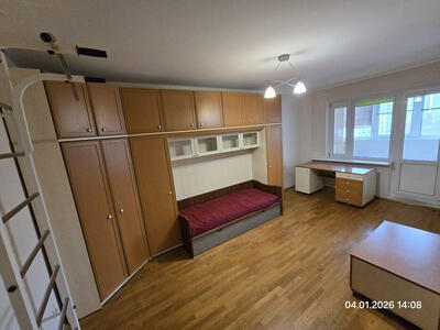 Здається трикімнатна квартира. Дарницький район, вулиця Гмирі Бориса, 9, метро Позняки