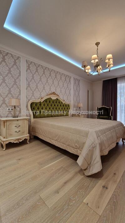 Продам 4к квартиру з терасою. Як таунхаус. Власна ділянка біля дому