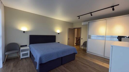 Продам 5-к квартиру Київ, Оболонський, Миколи Гулака вул., 4