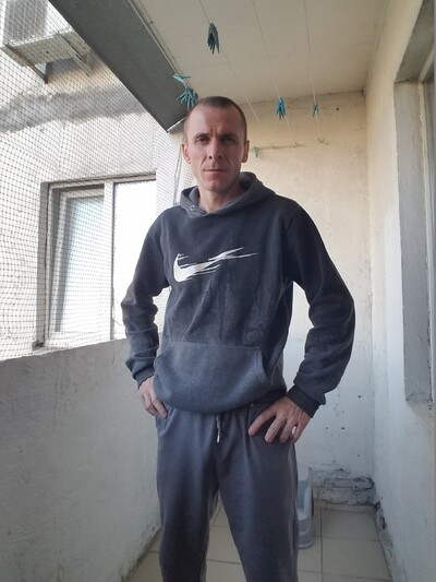 НЕ ЖЕНАТ В ПОИСКЕ ДЕВУШКИ ИЛИ ДАМЫ