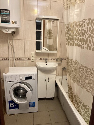 Сдам велику однушку довгостроково