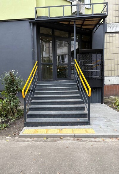 ЗДАЄТЬСЯ В ОРЕНДУ ФАСАДНЕ КОМЕРЦІЙНЕ ПРИМІЩЕННЯ НА ХАРКІВСЬКОМУ ШОСЕ