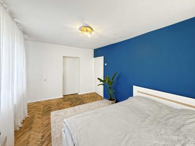 Продам 2-к квартиру Київ, Печерський, Тимірязєвська вул., 4