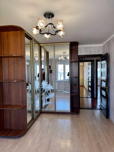 Продам 3-к квартиру Київ, Оболонський, Оболонський просп., 9