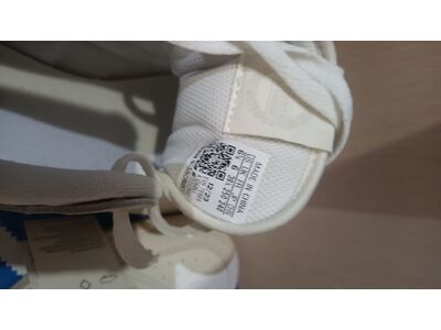 Білі нові шкіряні кросівки Adidas