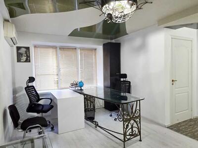 Здам довгостроково офісне приміщення Київ, Печерський, Кловський узвіз, 12