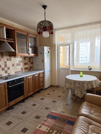 м. Осокорки, вул. Б. Гмирі, 8Б Без %