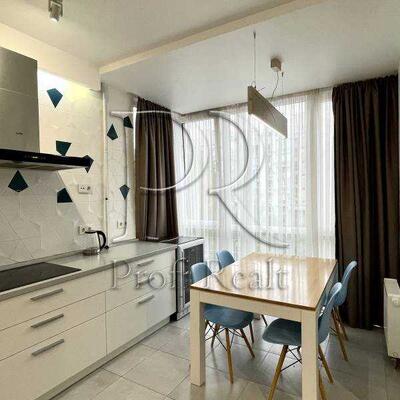 Продам 3-к квартиру Київ, Голосіївський, Метрологічна вул., 109