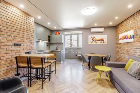 Продам 2-к квартиру Київ, Голосіївський, Академіка Лебедєва вул., 1