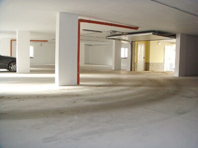 Сдам три  машиноместа по 18 кв.м VIP-паркінг   Центр, вул. О. Гончара, 45-В м.Золотые Ворота