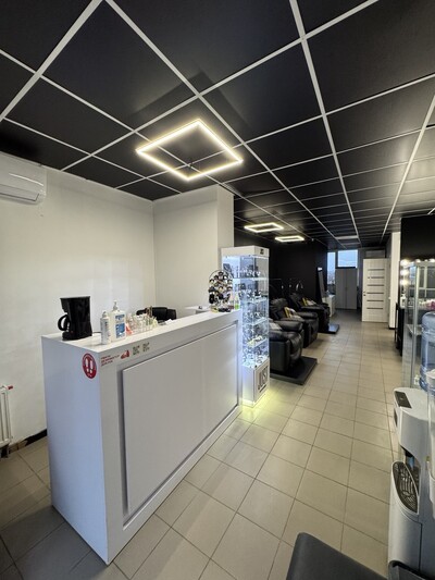 Продається діючий салон краси «LE CHARM» з клієнтською базою