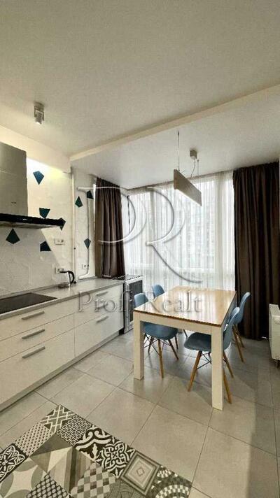 Продам 3-к квартиру Київ, Голосіївський, Метрологічна вул., 109