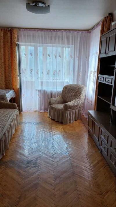 Продам 2-к квартиру Киев, Днепровский, Валентина Серова ул.