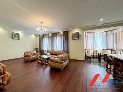 Продам 4-к квартиру Київ, Шевченківський, В'ячеслава Чорновола вул., 25