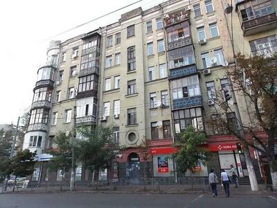 Продаж напівпідвального приміщення в центрі (Січових Стрільців 14а)