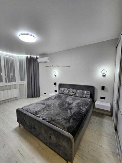 Продам 1-к квартиру Бучанський, Софіївська Борщагівка, Василя Стуса, 19