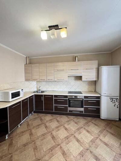 Продам 2-к квартиру Броварский, Бровары, Незалежності, 17