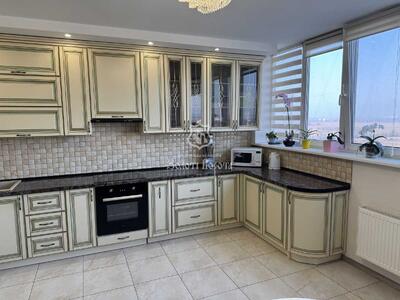 Продам 3-к квартиру Фастівський, Боярка, Білогородська вул., 51