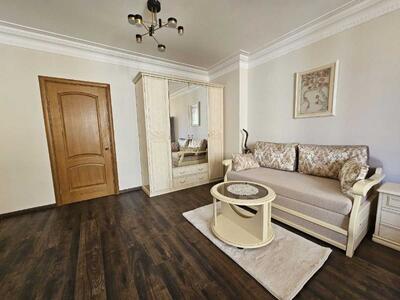 Здам довгостроково 1-к квартиру Київ, Дніпровський, Раїси Окіпної вул., 8