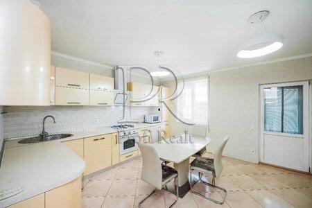 Продам 4-к таунхаус Бучанський, Святопетрівське, Незалежності вулиця