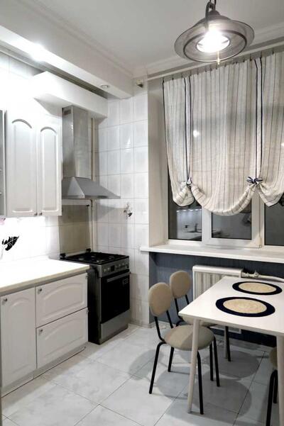 Здам довгостроково 3-к квартиру Київ, Печерський, Михайла Бойчука вул., 4