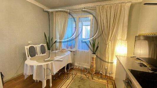 Продам 3-к квартиру Київ, Подільський, Данченка Сергія вулиця, 1