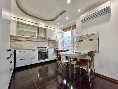 Продам 1-к квартиру Київ, Печерський, Предславинська вул., 51