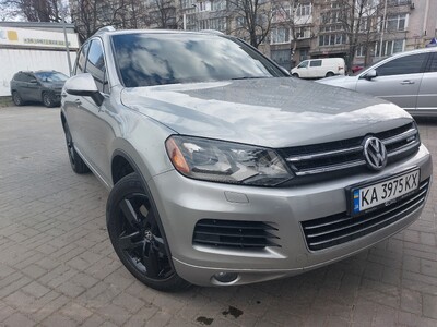 Продам  гарний автомобіль VW Touareg Hybrid