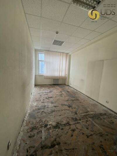 Оренда офісу  33,6 м² вул. Євгенія Сверстюка, 23