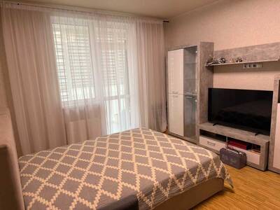 Продам 1-к квартиру Киев, Голосеевский, Метрологическая ул., 56А