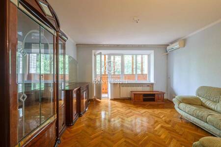 Продам 3-к квартиру Київ, Шевченківський, Олеся Гончара вул., 62