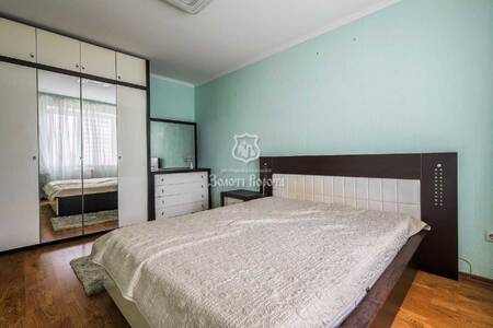 Продам 2-к квартиру Київ, Дніпровський, Калачівська вул., 9