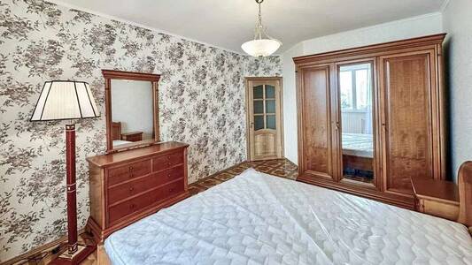 Продається трикімнатна квартира. Дарницький район, вулиця Драгоманова, 31В, метро Позняки