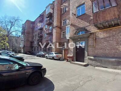 Продам 2-к квартиру Київ, Печерський, Генерала Алмазова вул., 1