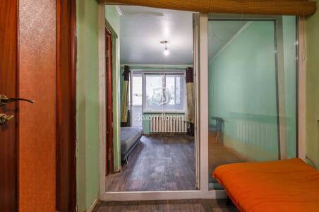 Продам 1-к квартиру Київ, Святошинський, Верховинна вул., 85