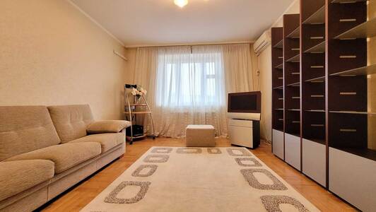 Продам 3-к квартиру Київ, Дарницький, Анни Ахматової вул., 3