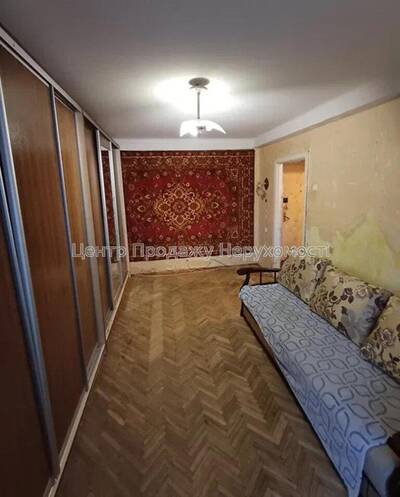 Продаж 1-кімнатної квартири, 4/5 пов., 33 м² у Києві.