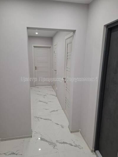 Продаж 2-кімн. квартири 72 м ² на 11 поверсі в Києві, будинок 25-поверховий.