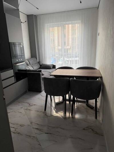 Продам 1-к квартиру Киев, Голосеевский, Метрологическая ул., 107